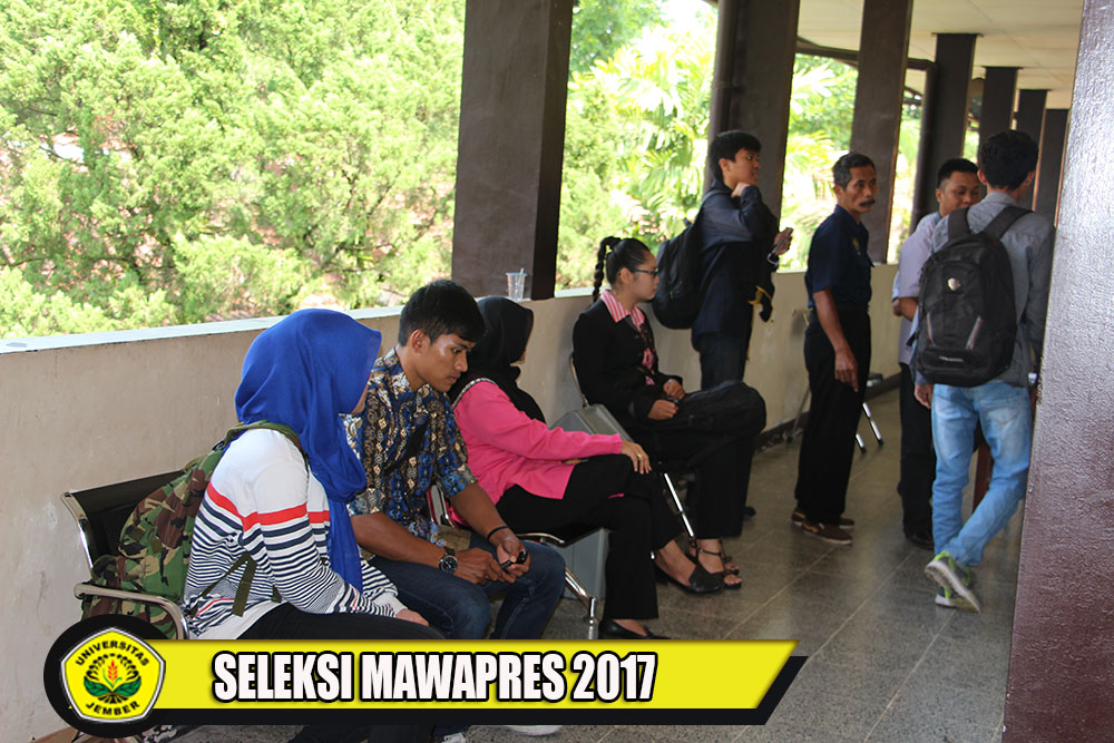 Menunggu giliran, peserta Mawapres FIB-UNEJ 2017