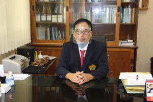 Dekan FIB-UNEJ Prof. Dr. Sukarno, M.Litt